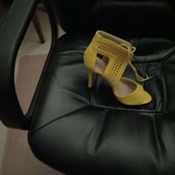 Messed up my back can’t wear them anymore - Picture 9 of 11